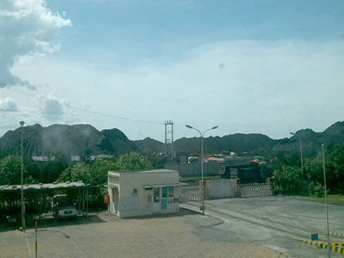 Hà[-]Tĩnh:[-]Bụi[-]than[-]bao[-]phủ[-]nhiều[-]công[-]ty[-]ở[-]Khu[-]kinh[-]tế[-]Vũng[-]Áng